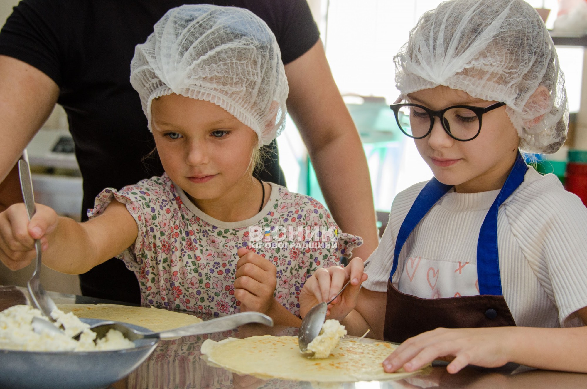 Кулінарний день для дітей Героїв: вареники та млинці як символ єдності Кулінарний день для дітей Героїв: вареники та млинці як символ єдності