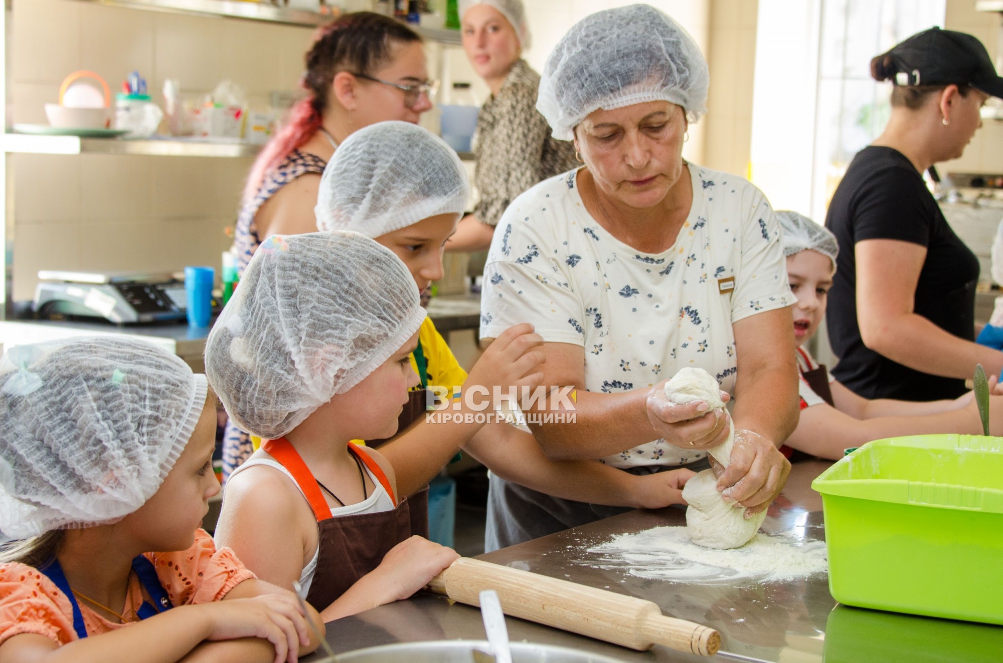 Кулінарний день для дітей Героїв: вареники та млинці як символ єдності Кулінарний день для дітей Героїв: вареники та млинці як символ єдності