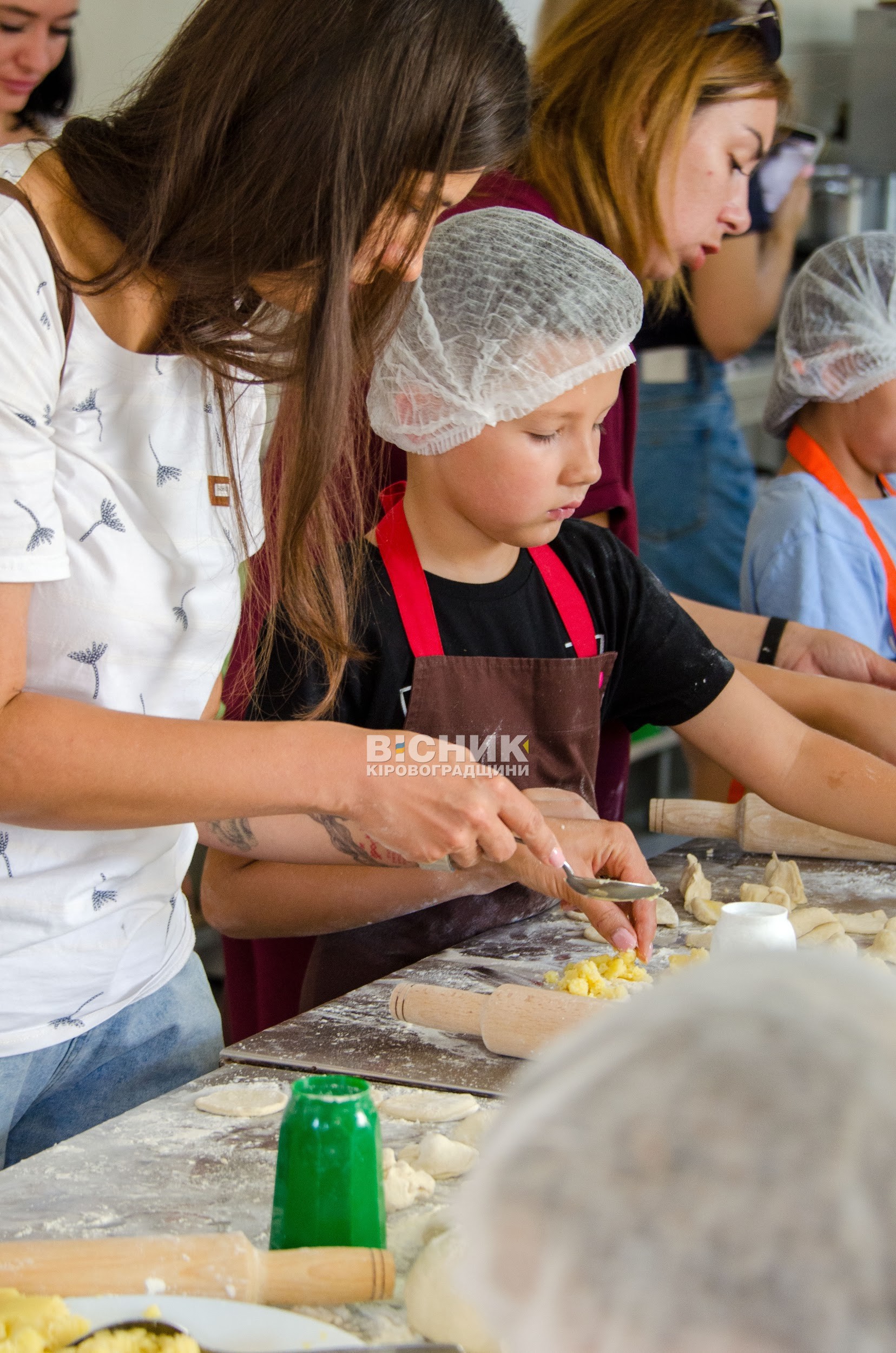 Кулінарний день для дітей Героїв: вареники та млинці як символ єдності Кулінарний день для дітей Героїв: вареники та млинці як символ єдності