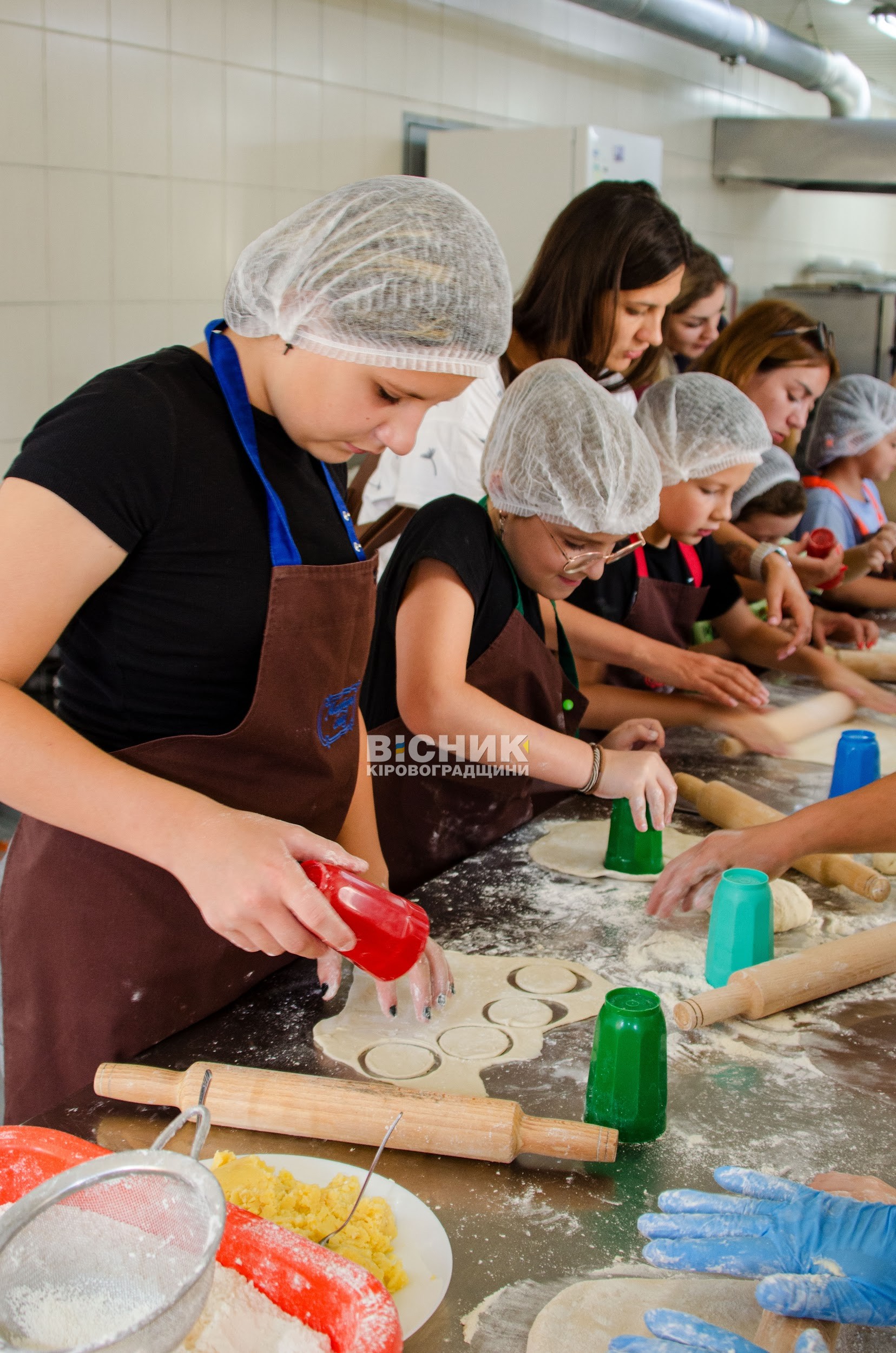 Кулінарний день для дітей Героїв: вареники та млинці як символ єдності Кулінарний день для дітей Героїв: вареники та млинці як символ єдності