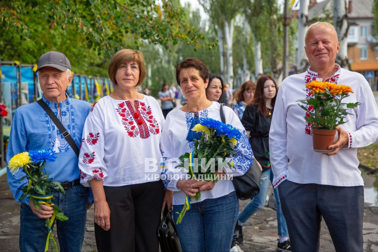 У День Незалежності Алея слави у Світловодську доповнилася портретами героїв У День Незалежності Алея слави у Світловодську доповнилася портретами героїв