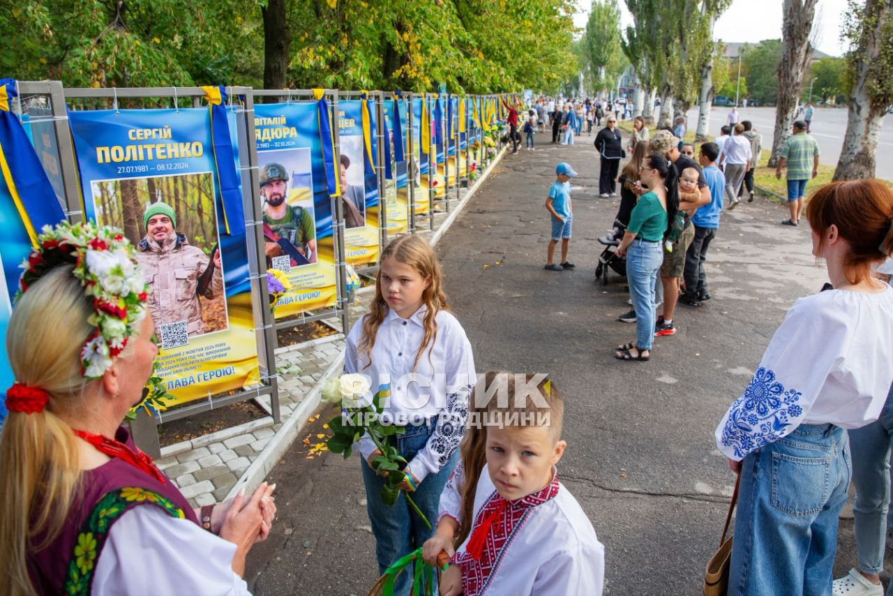 У День Незалежності Алея слави у Світловодську доповнилася портретами героїв У День Незалежності Алея слави у Світловодську доповнилася портретами героїв