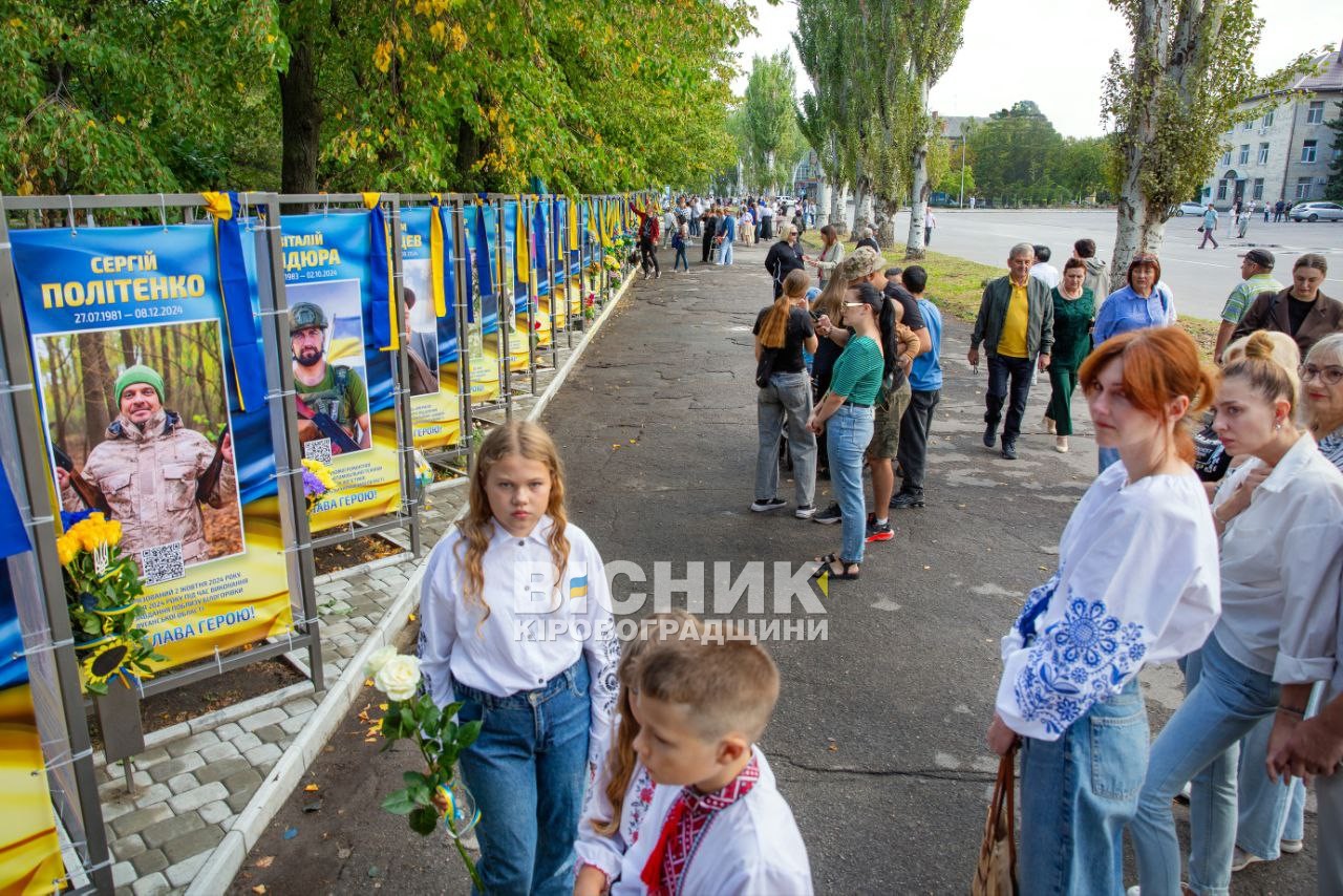 У День Незалежності Алея слави у Світловодську доповнилася портретами героїв У День Незалежності Алея слави у Світловодську доповнилася портретами героїв