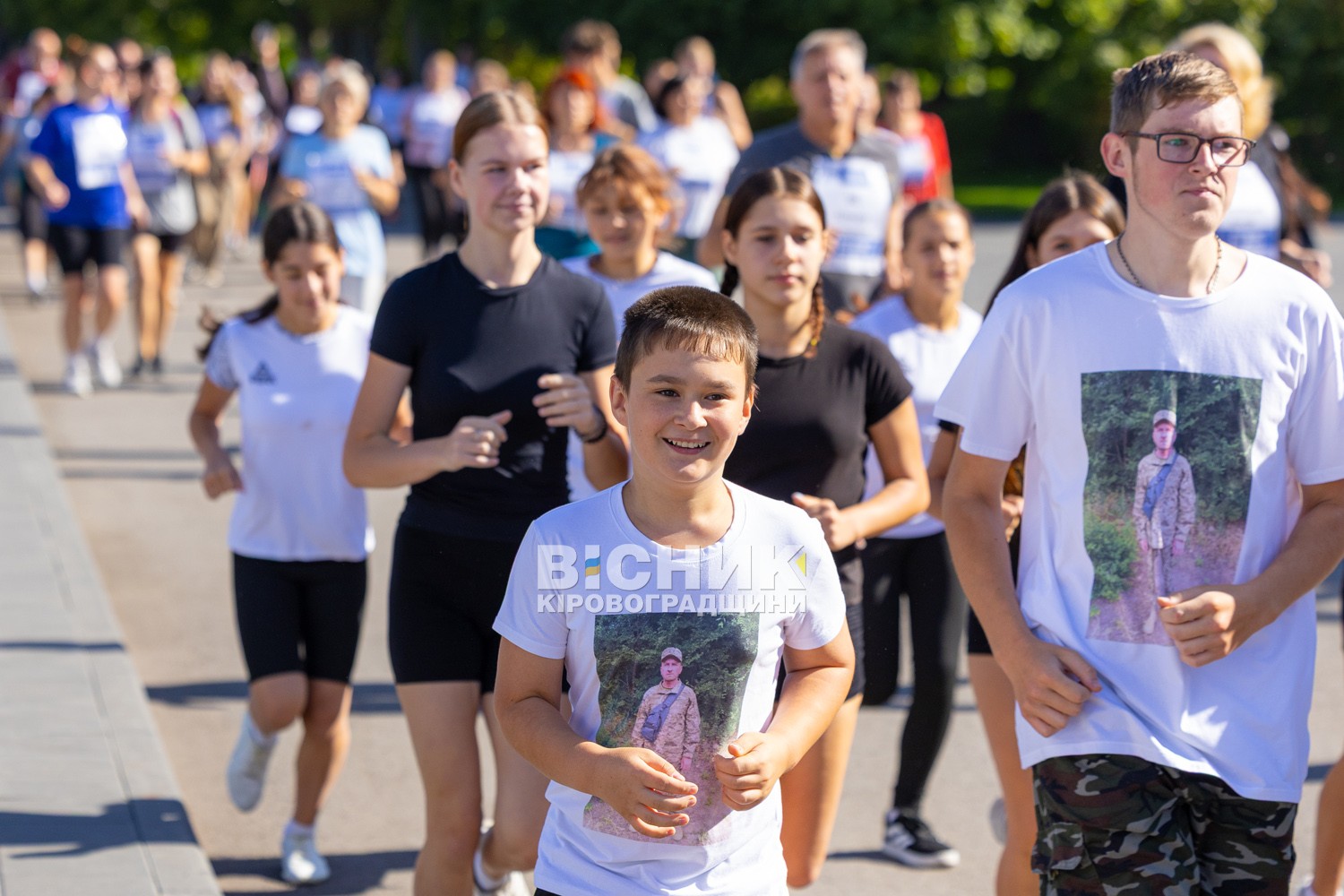 Понад 300 світловодців долучилися до забігу пам'яті загиблих героїв Понад 300 світловодців долучилися до забігу пам'яті загиблих героїв