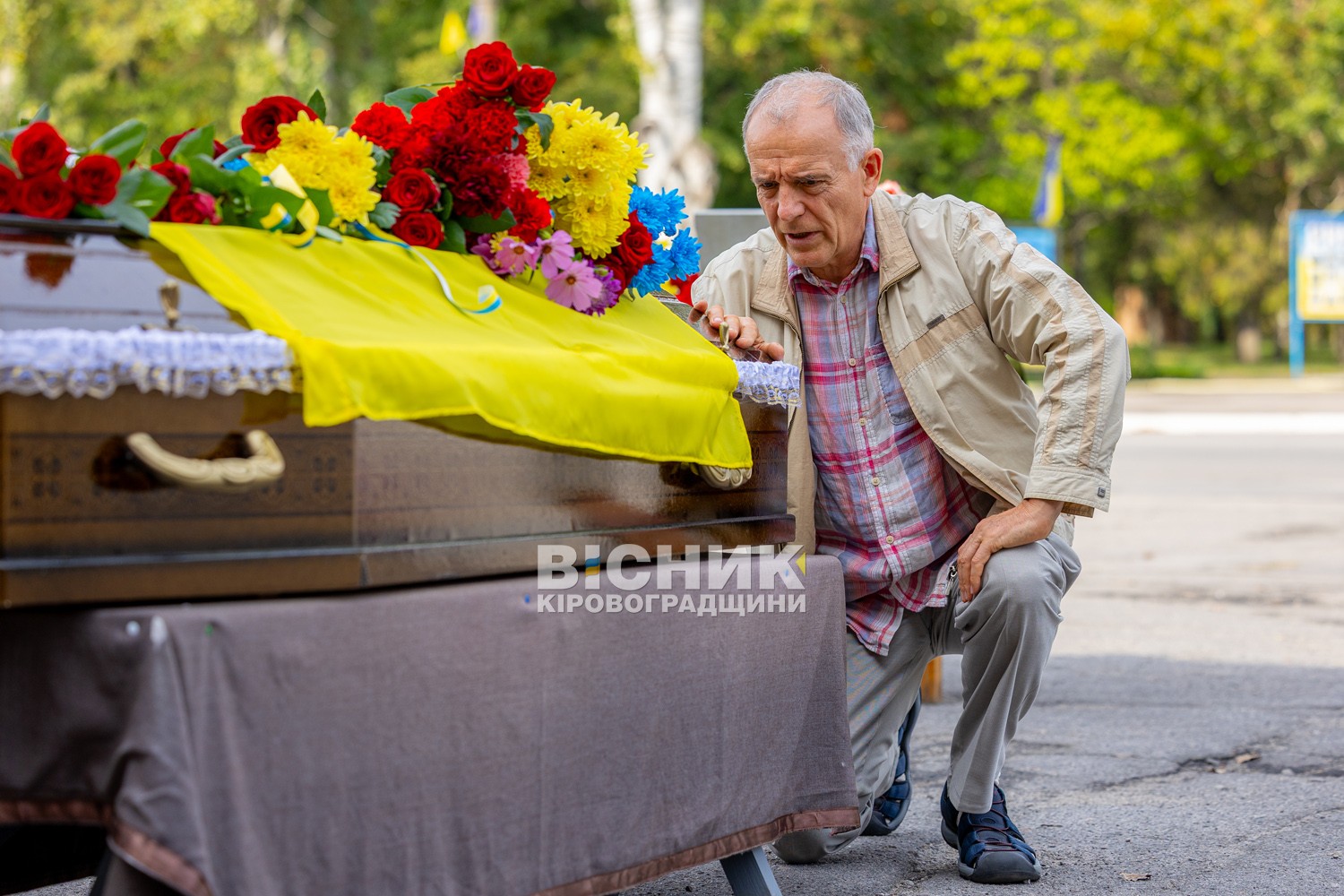 Світловодськ віддав останню шану полеглому захиснику України Андрію Макею Світловодськ віддав останню шану полеглому захиснику України Андрію Макею