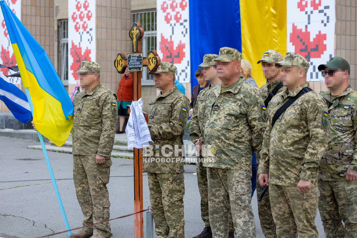 Світловодськ віддав останню шану полеглому захиснику України Андрію Макею Світловодськ віддав останню шану полеглому захиснику України Андрію Макею