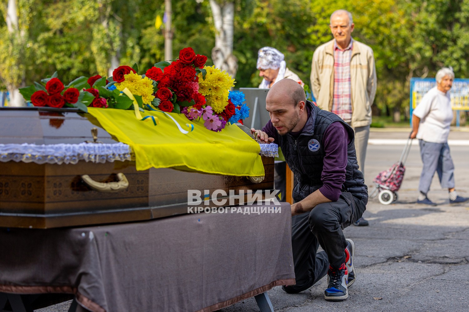 Світловодськ віддав останню шану полеглому захиснику України Андрію Макею Світловодськ віддав останню шану полеглому захиснику України Андрію Макею