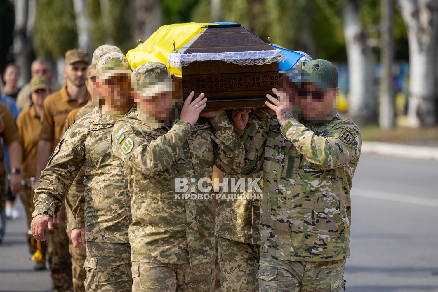 Світловодськ віддав останню шану полеглому захиснику України Андрію Макею Світловодськ віддав останню шану полеглому захиснику України Андрію Макею