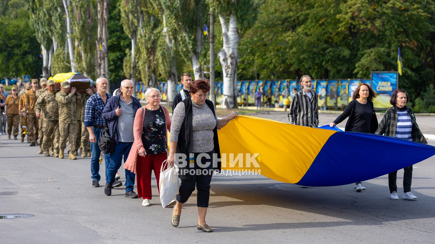 Світловодськ віддав останню шану полеглому захиснику України Андрію Макею Світловодськ віддав останню шану полеглому захиснику України Андрію Макею