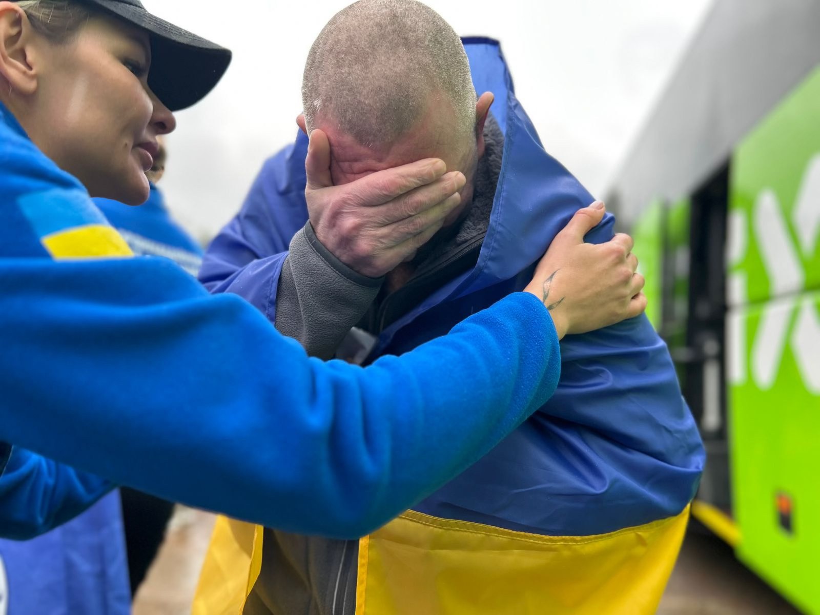 205 українців повернулися з російського полону 205 українців повернулися з російського полону