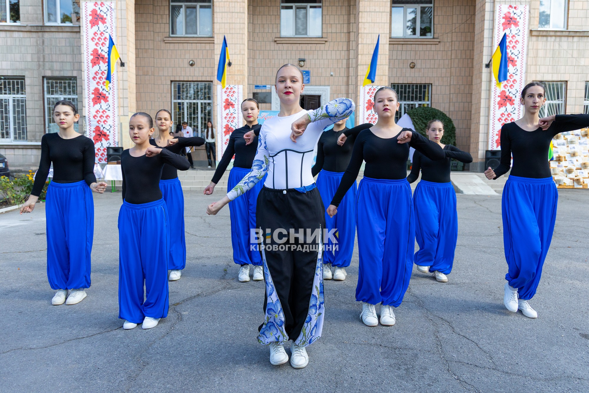 День Павлиша: вшанування земляків-ветеранів, збір на військо та дитяча прогулянка на кінній підводі День Павлиша: вшанування земляків-ветеранів, збір на військо та дитяча прогулянка на кінній підводі