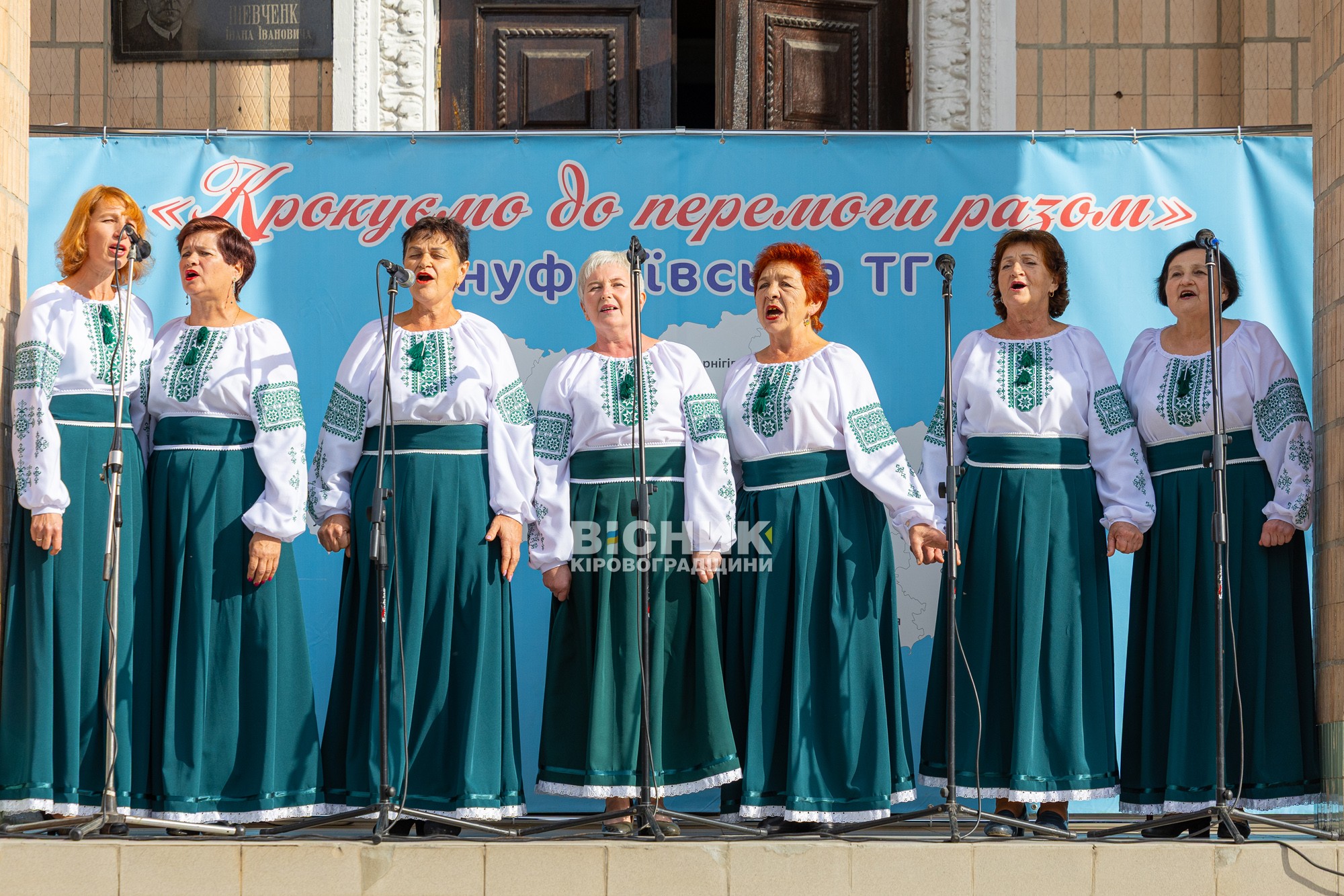 День Павлиша: вшанування земляків-ветеранів, збір на військо та дитяча прогулянка на кінній підводі День Павлиша: вшанування земляків-ветеранів, збір на військо та дитяча прогулянка на кінній підводі