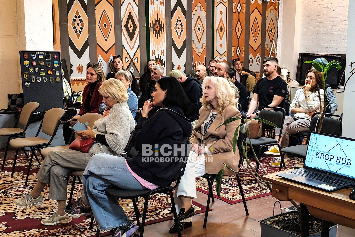 У Кропивницькому відбулася зустріч із письменниками-військовими в межах «Книговиру-2025» У Кропивницькому відбулася зустріч із письменниками-військовими в межах «Книговиру-2025»
