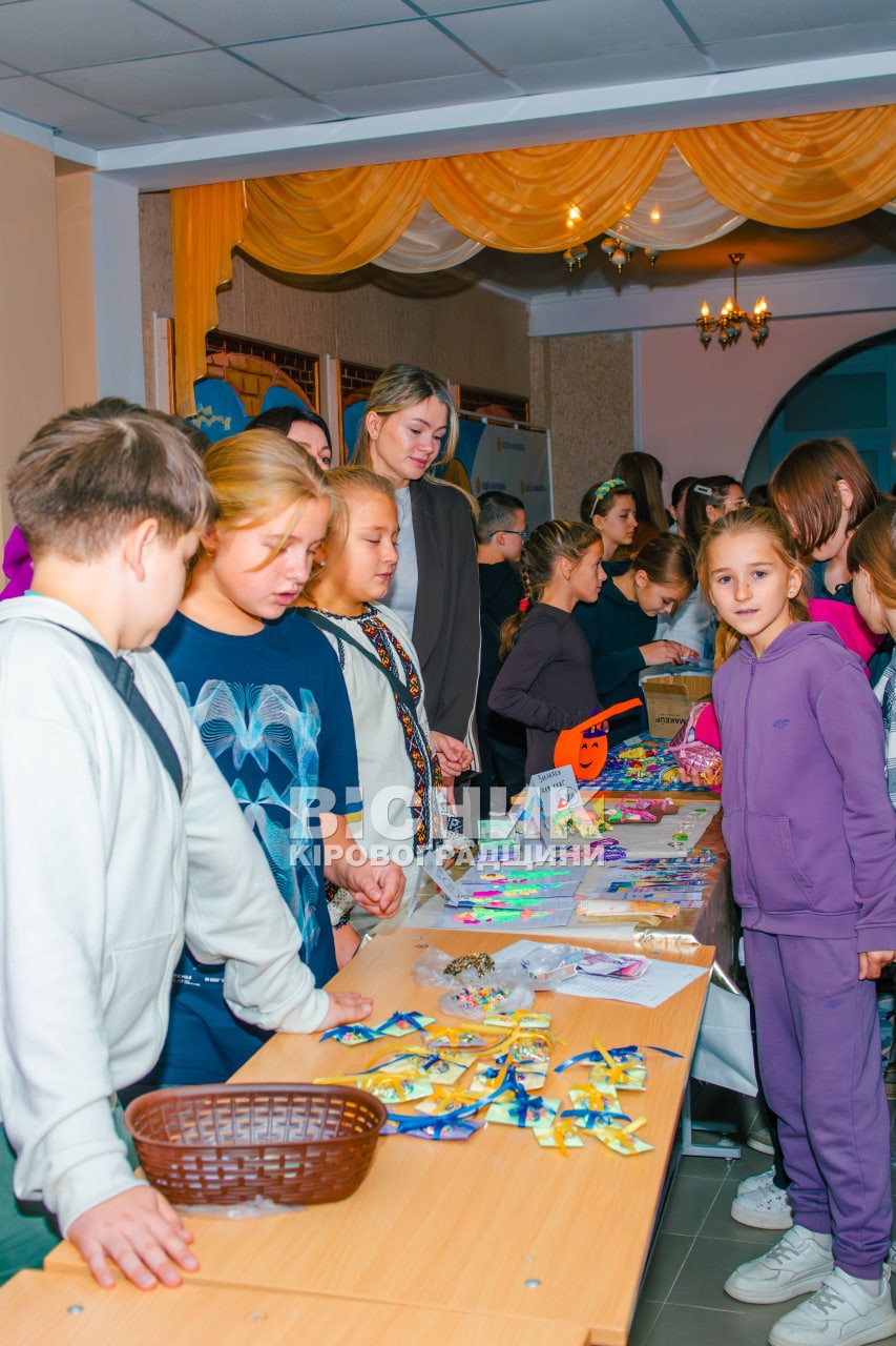 Учні ліцею “Науковий” зібрали понад 56 тисяч гривень для захисників Учні ліцею “Науковий” зібрали понад 56 тисяч гривень для захисників