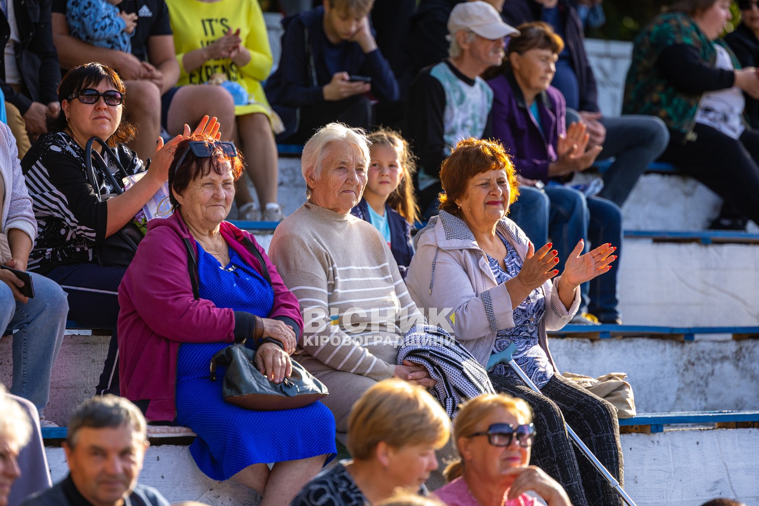 День селища Онуфріївки: традиційно з частуванням та благодійністю на армію День селища Онуфріївки: традиційно з частуванням та благодійністю на армію