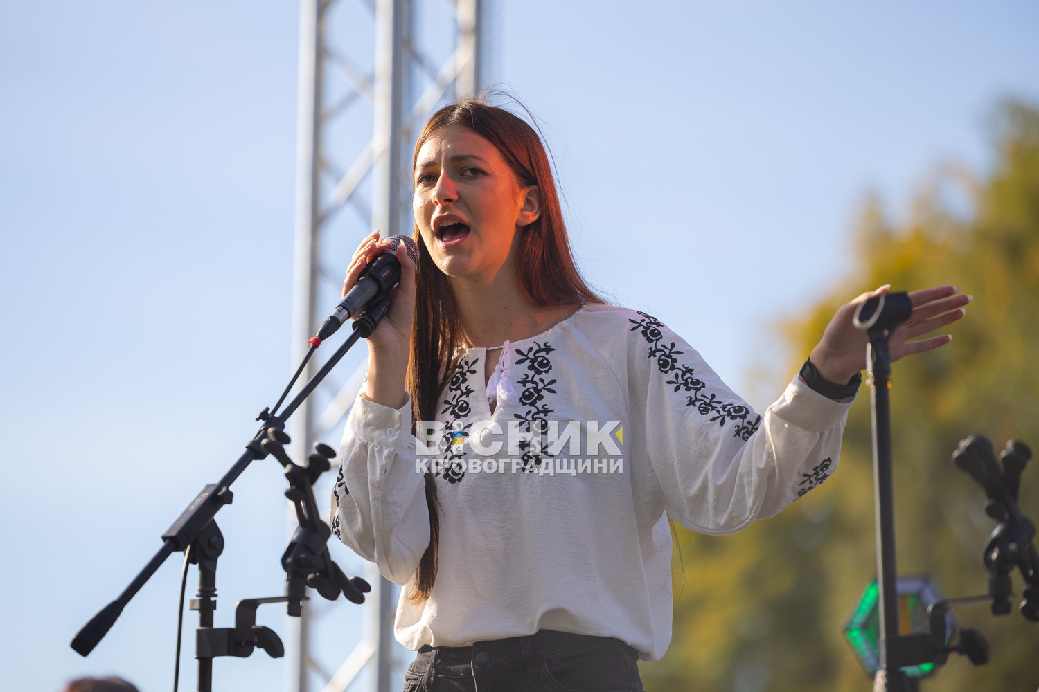 День селища Онуфріївки: традиційно з частуванням та благодійністю на армію День селища Онуфріївки: традиційно з частуванням та благодійністю на армію