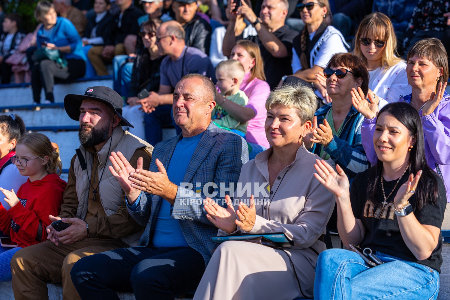 День селища Онуфріївки: традиційно з частуванням та благодійністю на армію День селища Онуфріївки: традиційно з частуванням та благодійністю на армію
