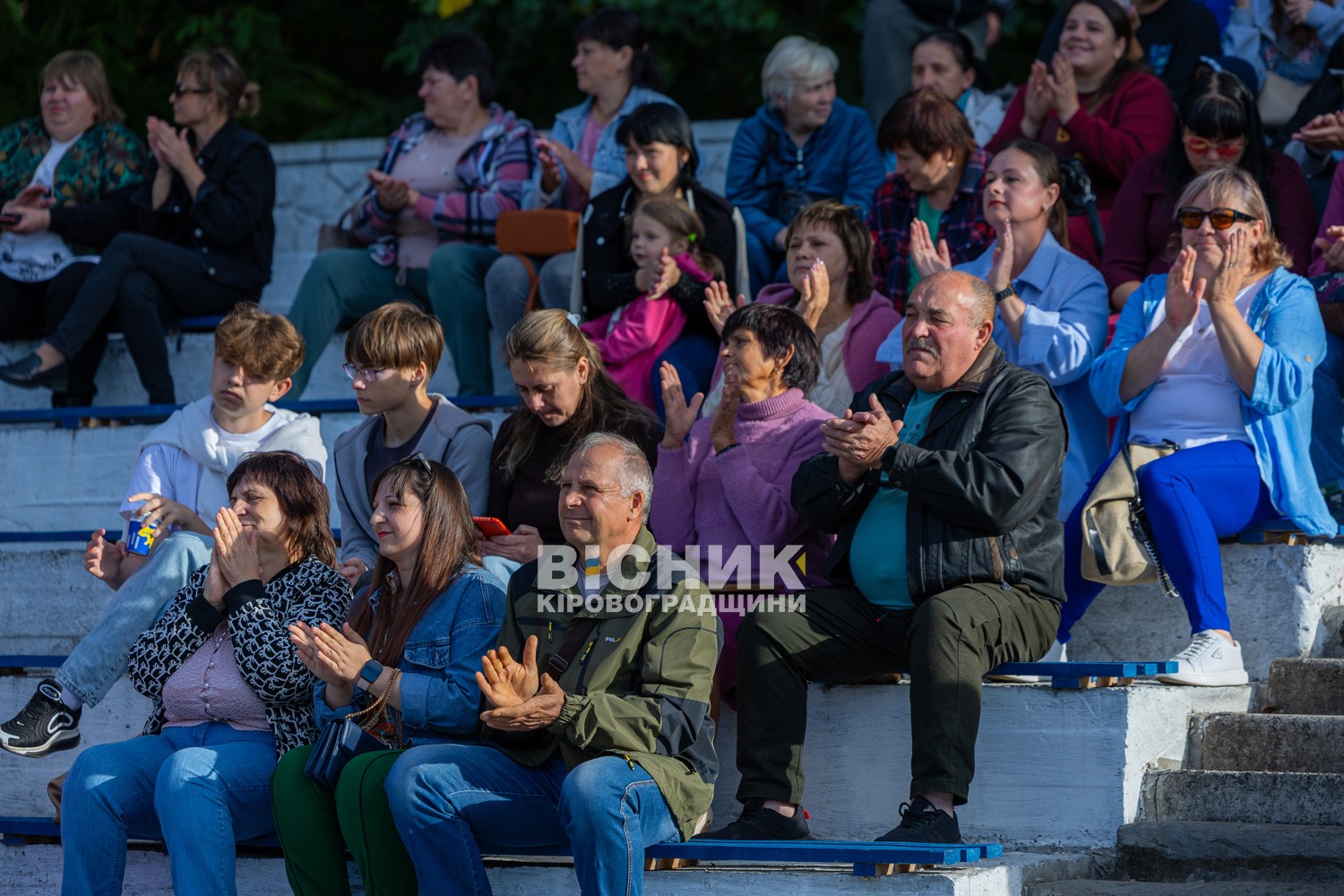 День селища Онуфріївки: традиційно з частуванням та благодійністю на армію День селища Онуфріївки: традиційно з частуванням та благодійністю на армію