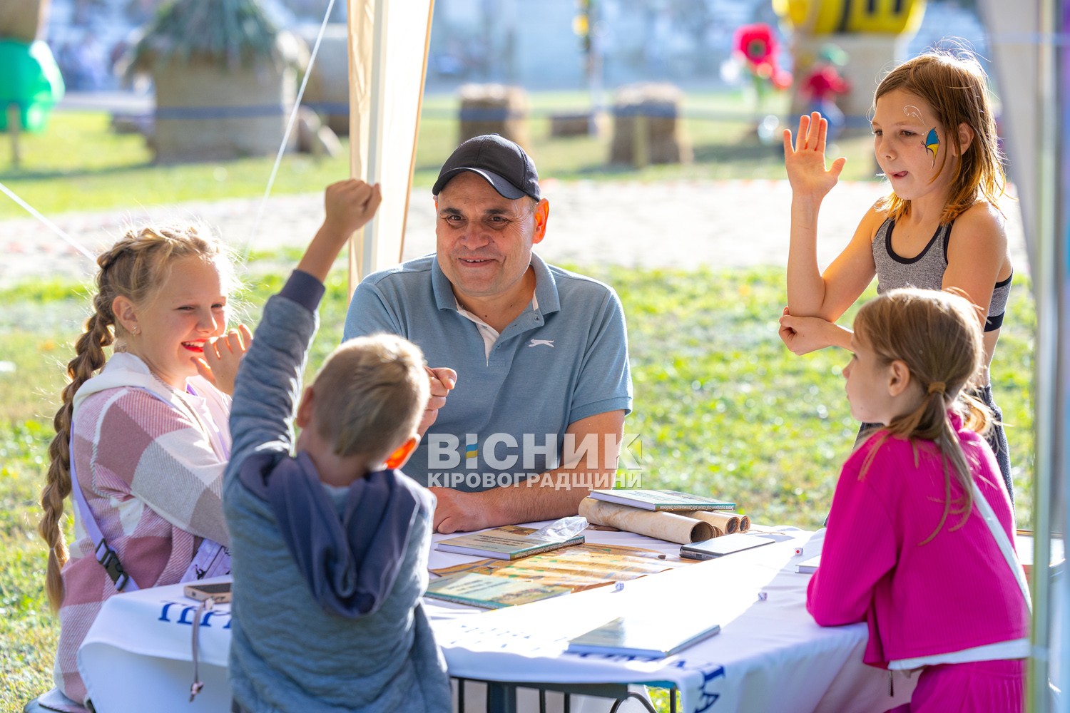 День селища Онуфріївки: традиційно з частуванням та благодійністю на армію День селища Онуфріївки: традиційно з частуванням та благодійністю на армію