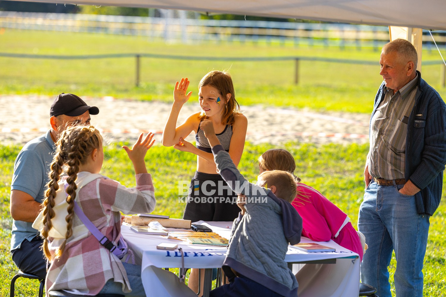 День селища Онуфріївки: традиційно з частуванням та благодійністю на армію День селища Онуфріївки: традиційно з частуванням та благодійністю на армію