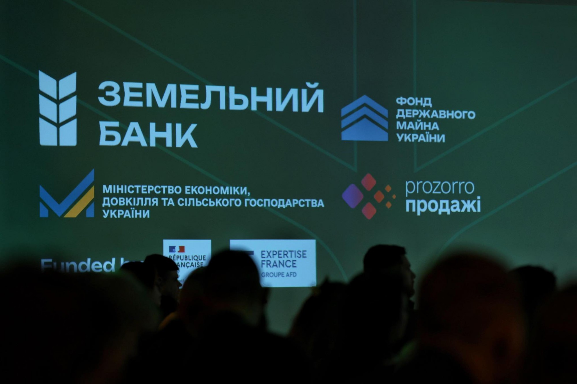 Від тіні — до бюджету: рік змін у земельних відносинах України Від тіні — до бюджету: рік змін у земельних відносинах України