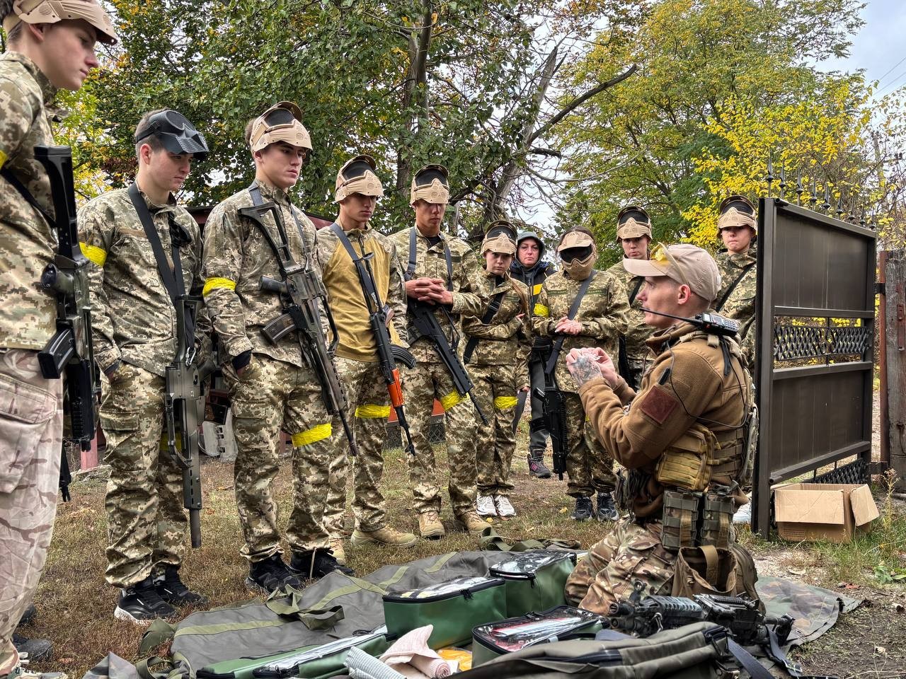 На полігоні й у музеї: як студенти Кіровоградщини проходили вишкіл “Захисник Кіровоградщини” На полігоні й у музеї: як студенти Кіровоградщини проходили вишкіл “Захисник Кіровоградщини”
