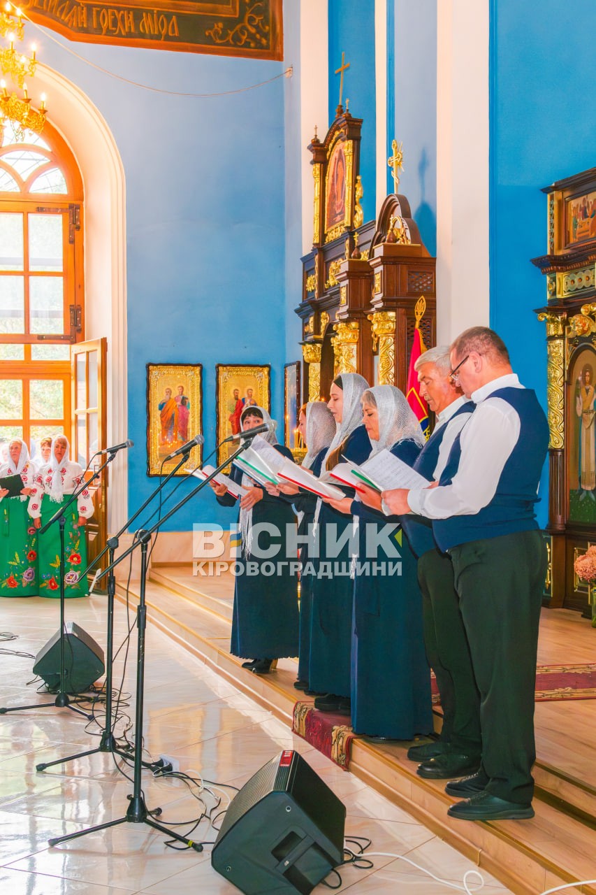 «Молюсь за тебе, Україно»: у Кропивницькому лунали молитви та пісні за мир