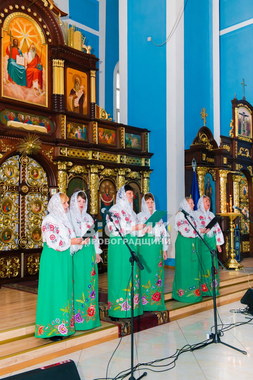 «Молюсь за тебе, Україно»: у Кропивницькому лунали молитви та пісні за мир