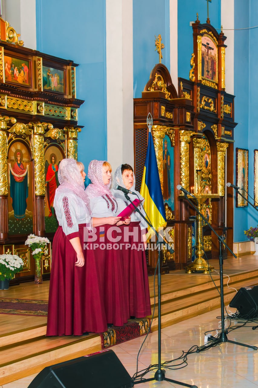 «Молюсь за тебе, Україно»: у Кропивницькому лунали молитви та пісні за мир