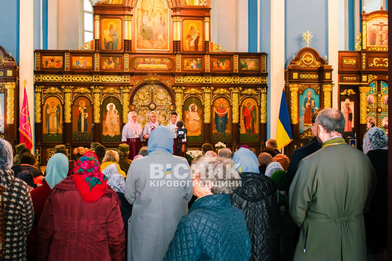 «Молюсь за тебе, Україно»: у Кропивницькому лунали молитви та пісні за мир