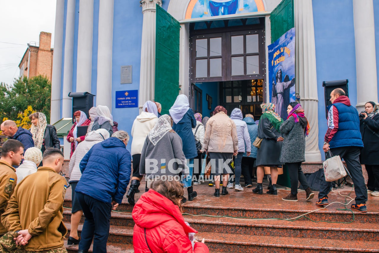 «Молюсь за тебе, Україно»: у Кропивницькому лунали молитви та пісні за мир