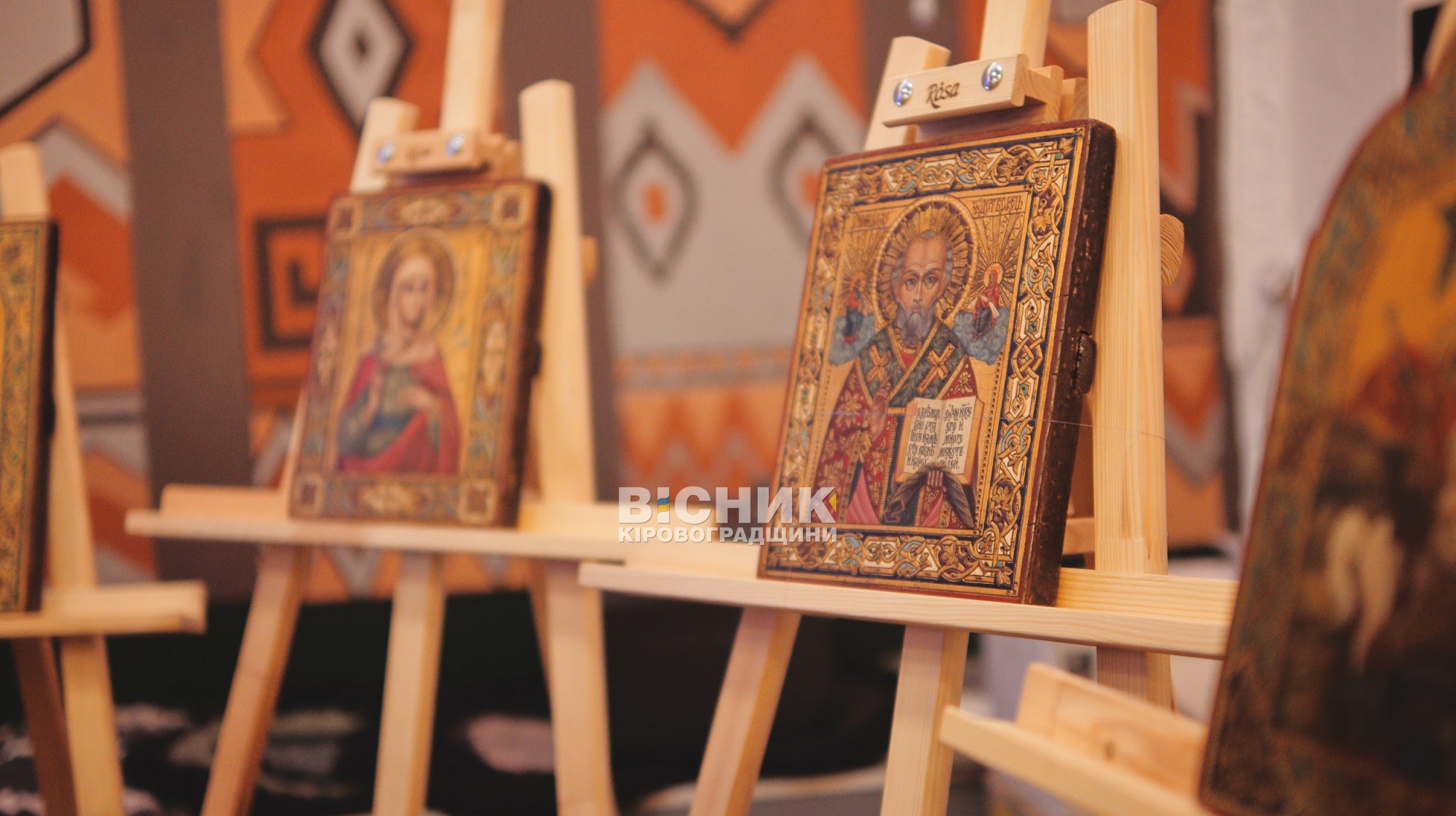 «Життя у фарбах»: у Кропивницькому відкрилася виставка Тетяни Дзядик «Життя у фарбах»: у Кропивницькому відкрилася виставка Тетяни Дзядик