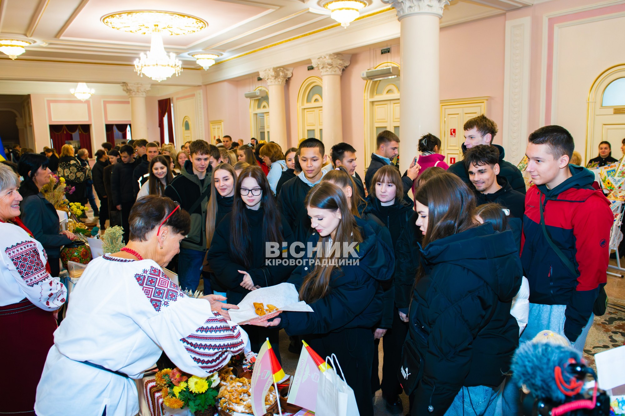 На Кіровоградщині відзначили День працівників культури: свято творчості та традицій На Кіровоградщині відзначили День працівників культури: свято творчості та традицій