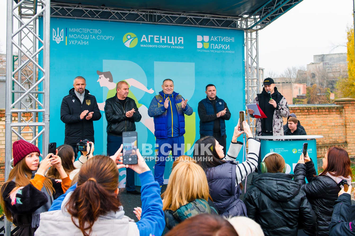 У Кропивницькому пробігли заради руху: понад три сотні учасників вийшли на старт масового забігу У Кропивницькому пробігли заради руху: понад три сотні учасників вийшли на старт масового забігу