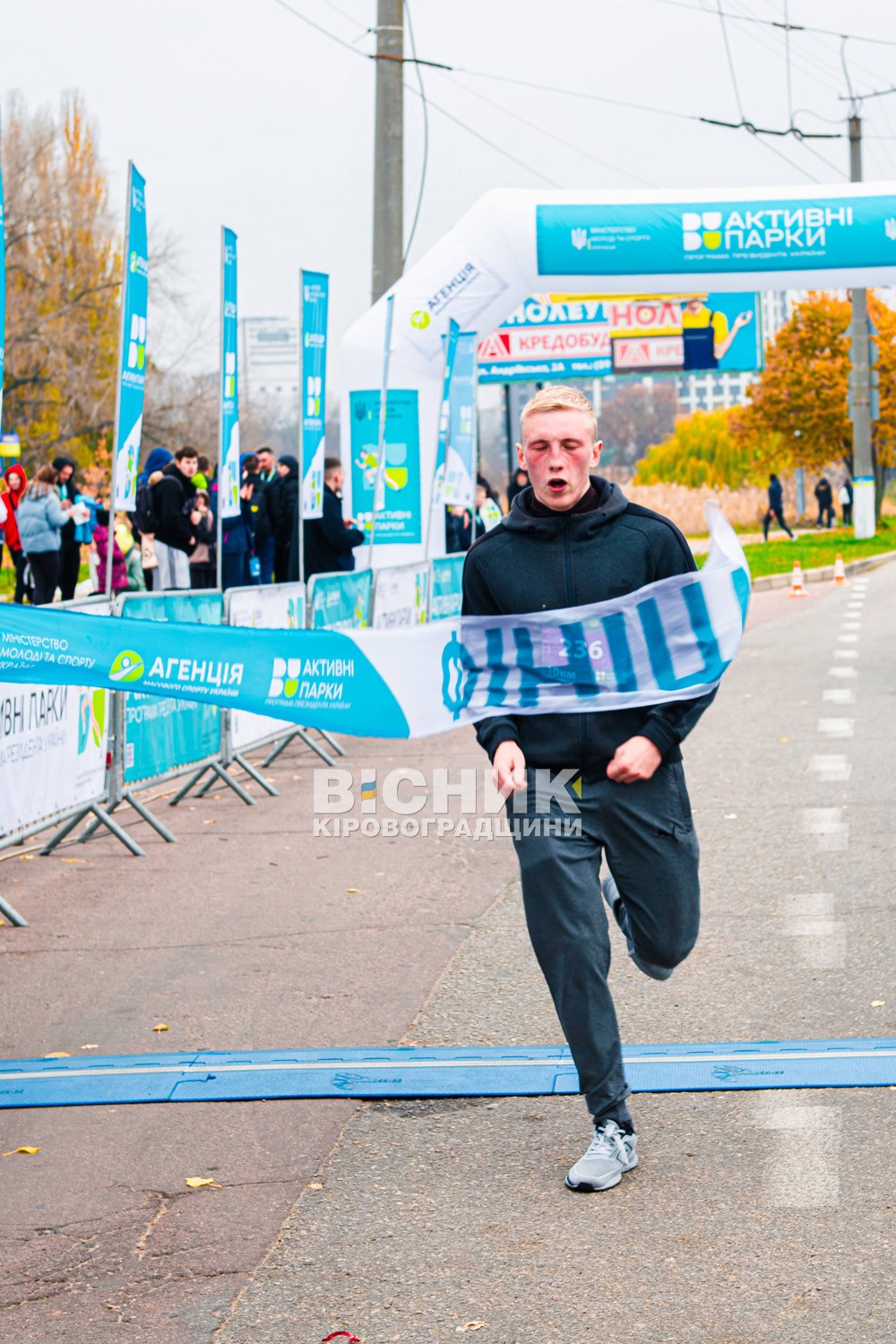 У Кропивницькому пробігли заради руху: понад три сотні учасників вийшли на старт масового забігу У Кропивницькому пробігли заради руху: понад три сотні учасників вийшли на старт масового забігу