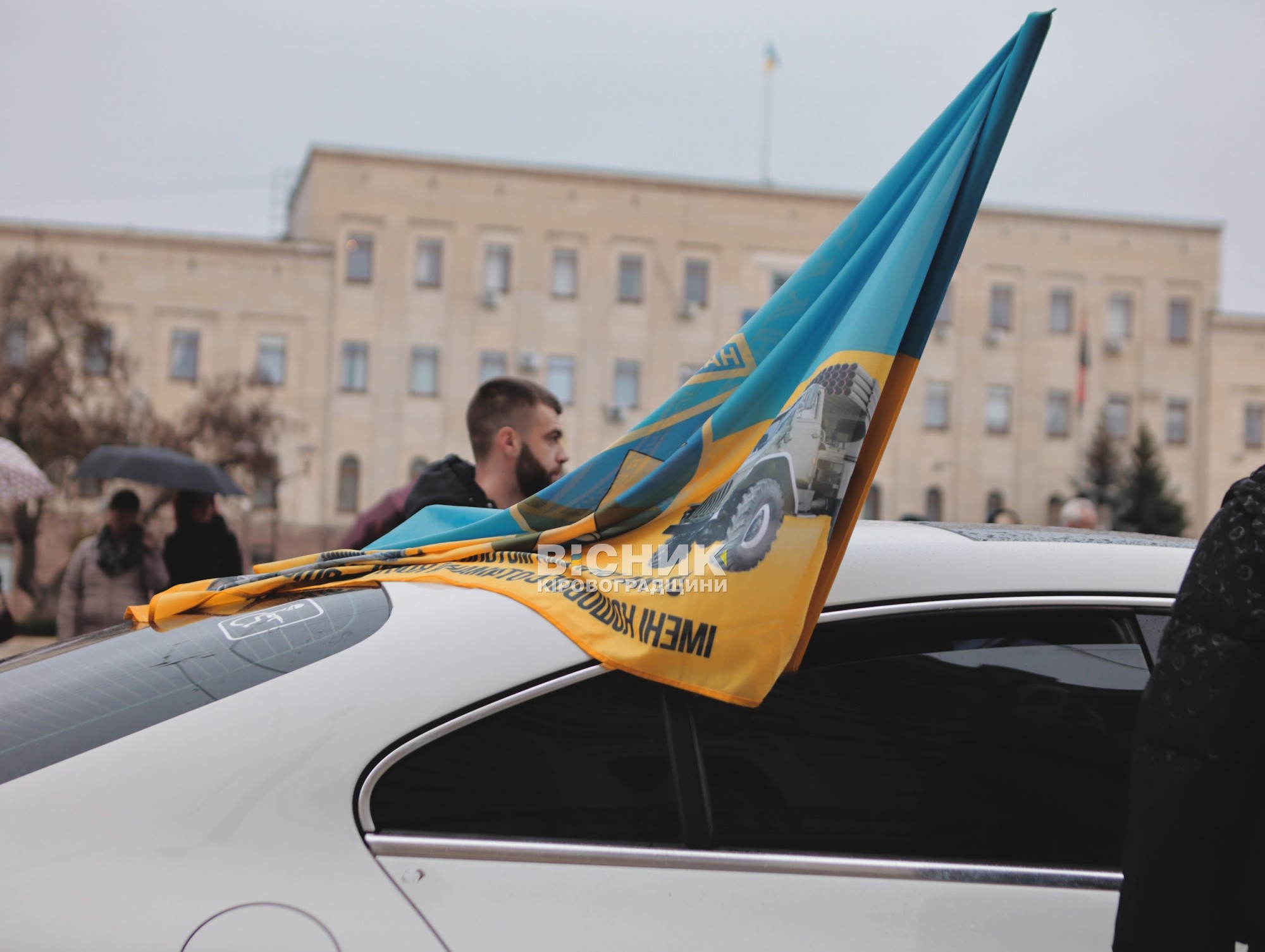 Кропивницький у тиші попрощався з двома загиблими захисниками Кропивницький у тиші попрощався з двома загиблими захисниками