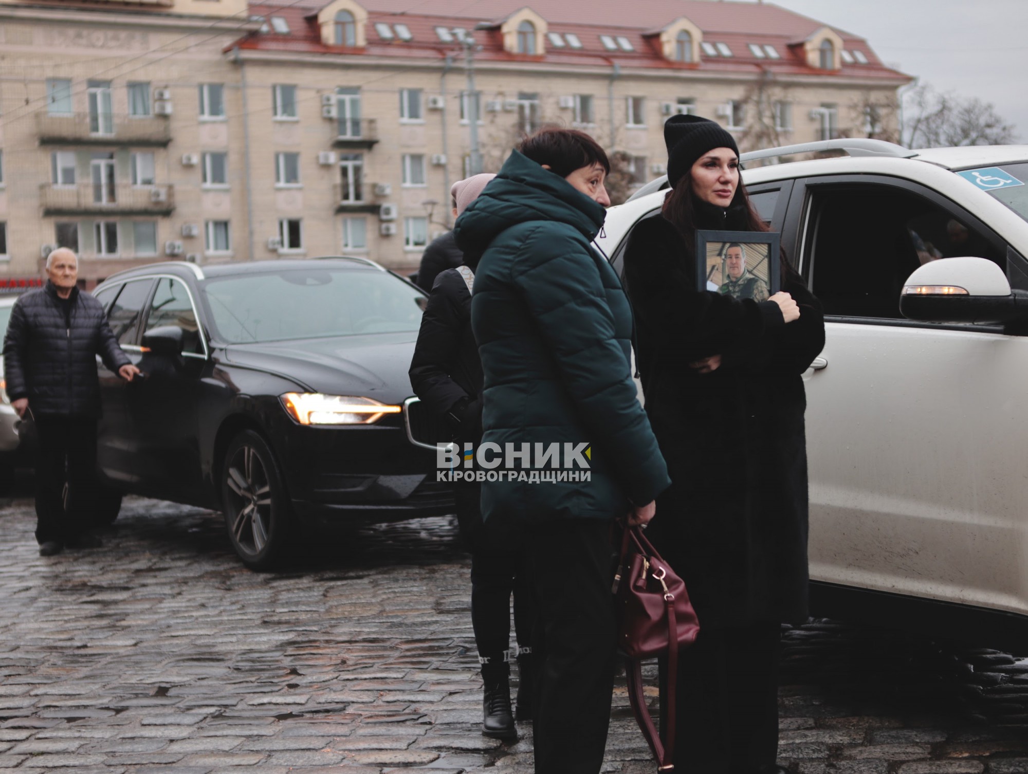 Кропивницький у тиші попрощався з двома загиблими захисниками Кропивницький у тиші попрощався з двома загиблими захисниками