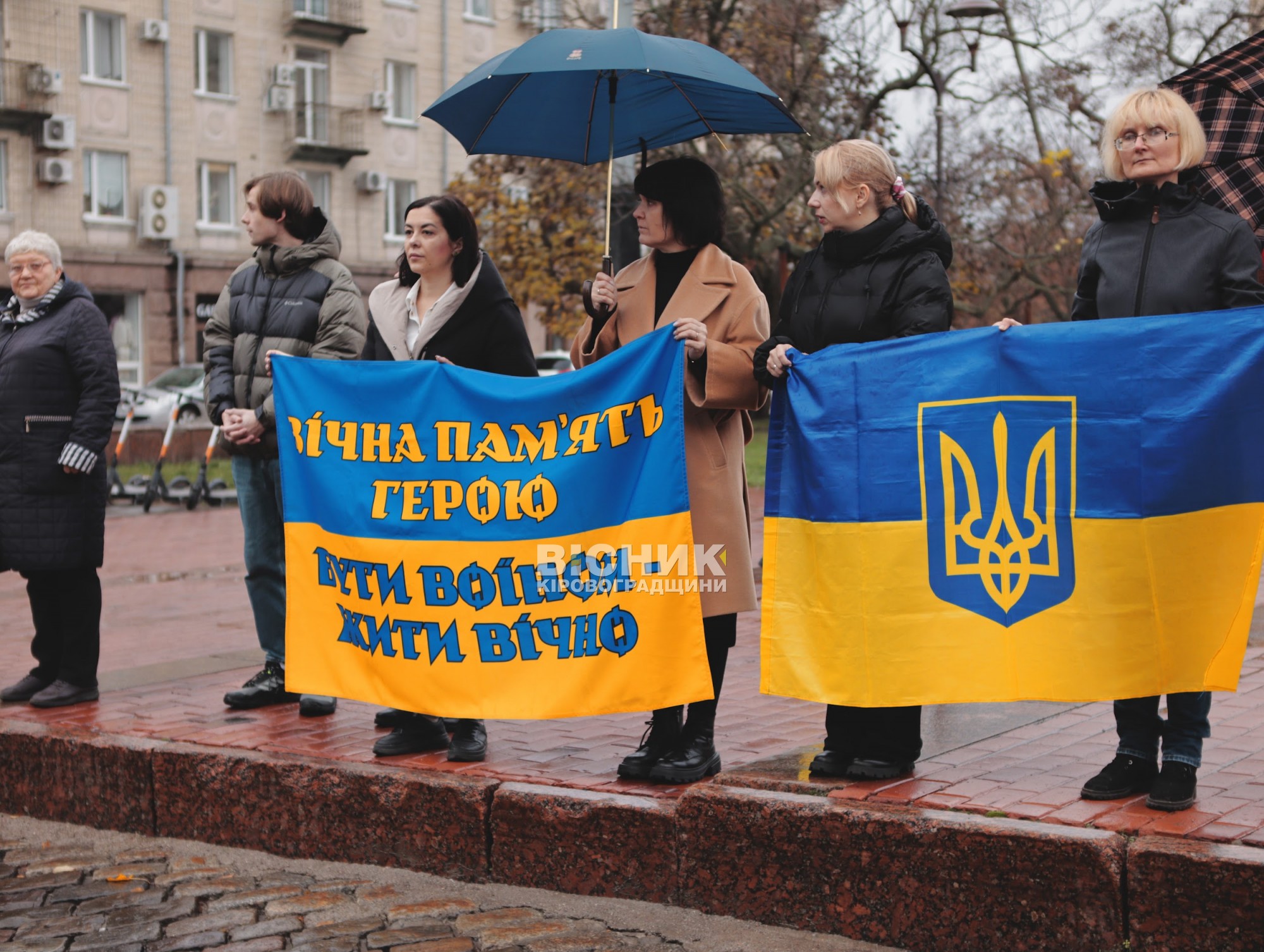 Кропивницький у тиші попрощався з двома загиблими захисниками Кропивницький у тиші попрощався з двома загиблими захисниками