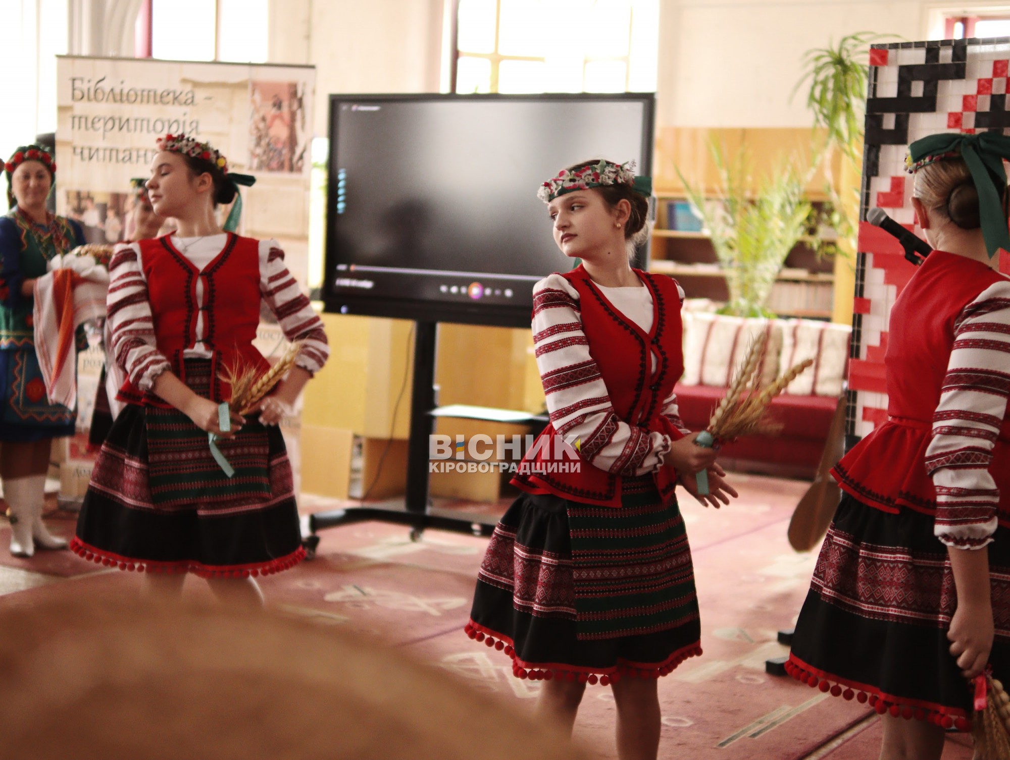 У Кропивницькому відбувся обласний фестиваль “Українська паляниця” У Кропивницькому відбувся обласний фестиваль “Українська паляниця”