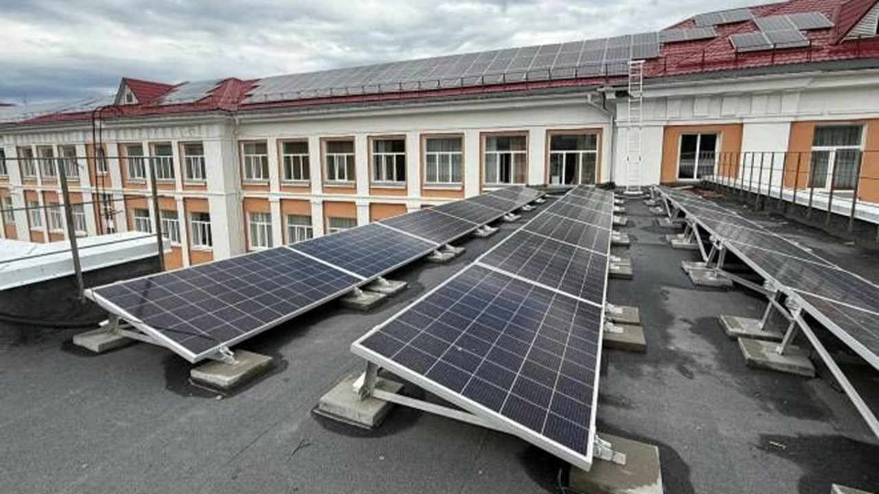На Кіровоградщині п'ять ліцеїв отримають сонячні електростанції На Кіровоградщині п'ять ліцеїв отримають сонячні електростанції