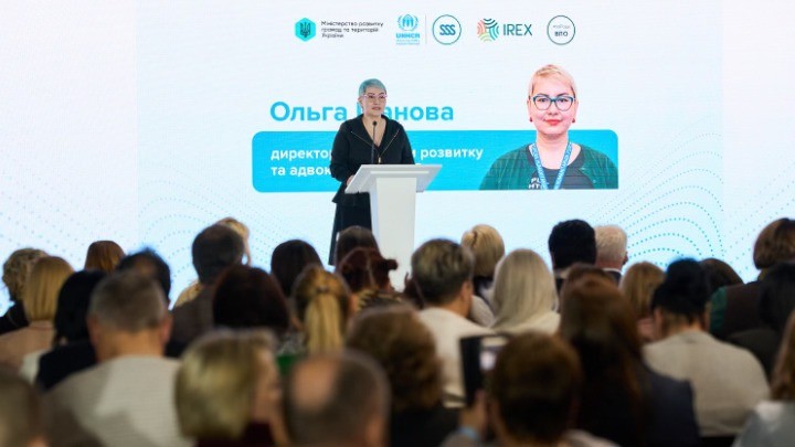 Уперше на рівні документа зафіксовано зобов’язання включати переселенців і постраждалі громади до процесу ухвалення рішень про відбудову