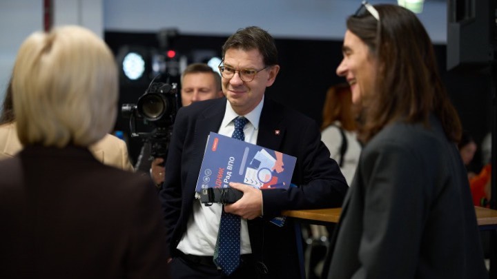 Уперше на рівні документа зафіксовано зобов’язання включати переселенців і постраждалі громади до процесу ухвалення рішень про відбудову Уперше на рівні документа зафіксовано зобов’язання включати переселенців і постраждалі громади до процесу ухвалення рішень про відбудову