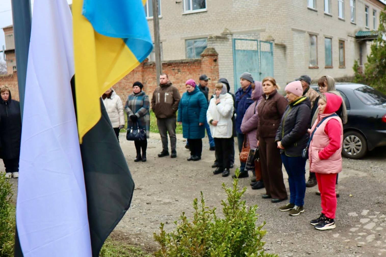 В Онуфріївській громаді підняли «Прапор Надії» на підтримку полонених та зниклих безвісти В Онуфріївській громаді підняли «Прапор Надії» на підтримку полонених та зниклих безвісти