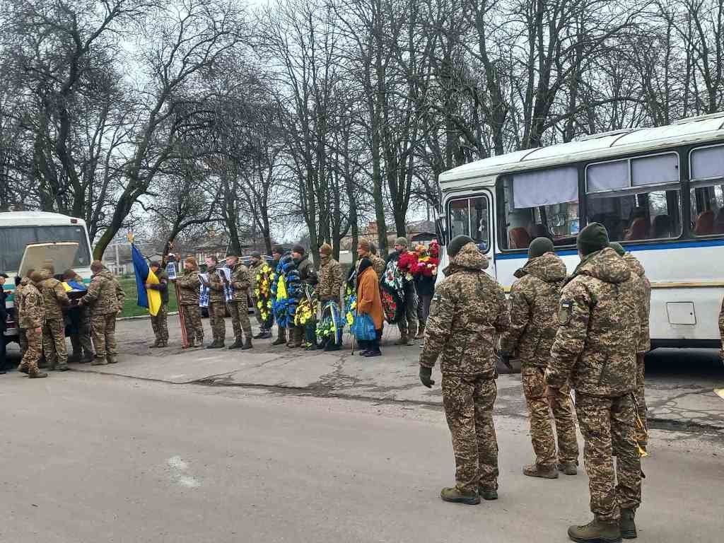 Знам’янська громада попрощалася із загиблим військовослужбовцем Русланом Антонічем