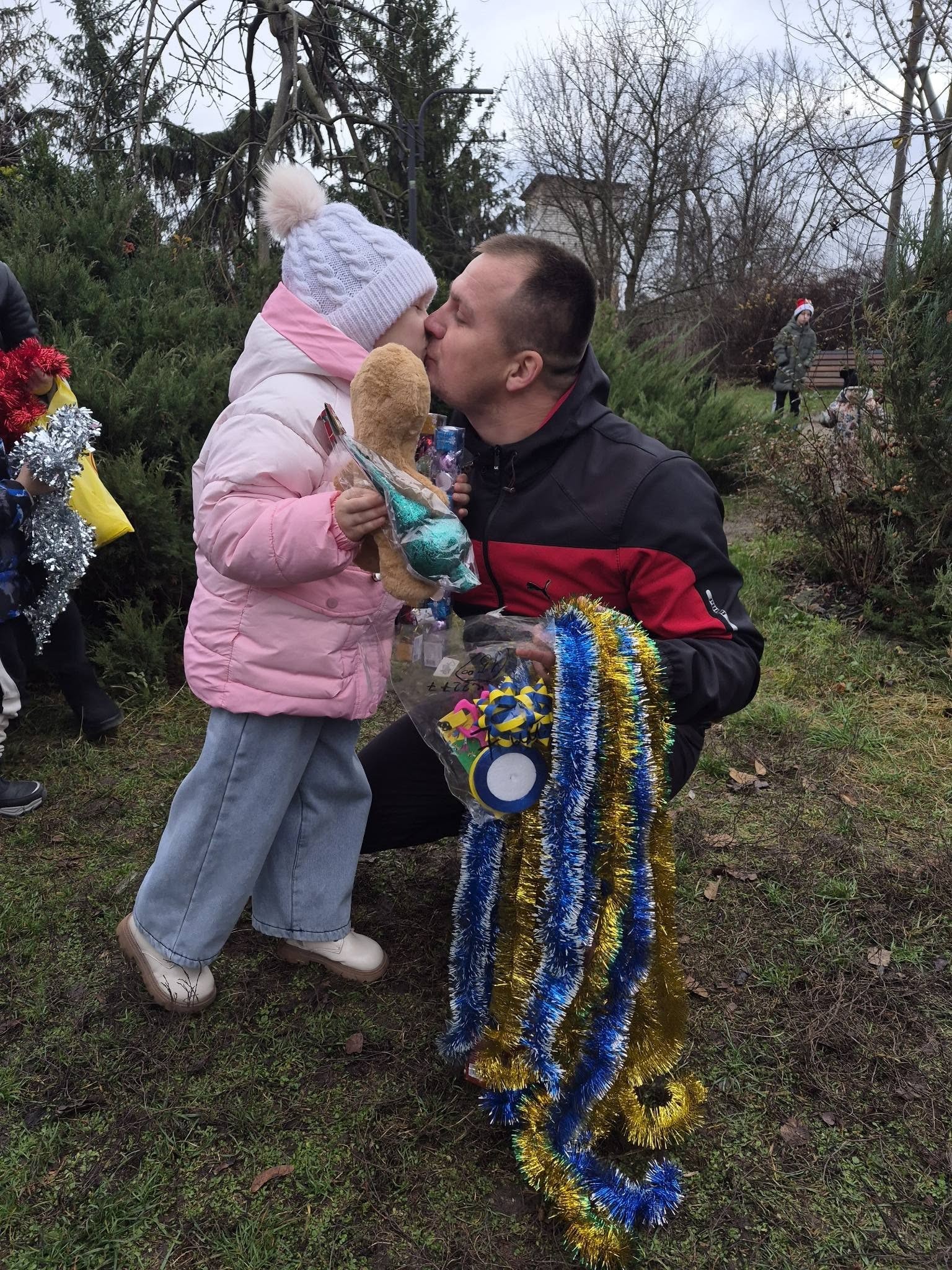 В Олександрівці прикрасили «Ялинку Перемоги» В Олександрівці прикрасили «Ялинку Перемоги»