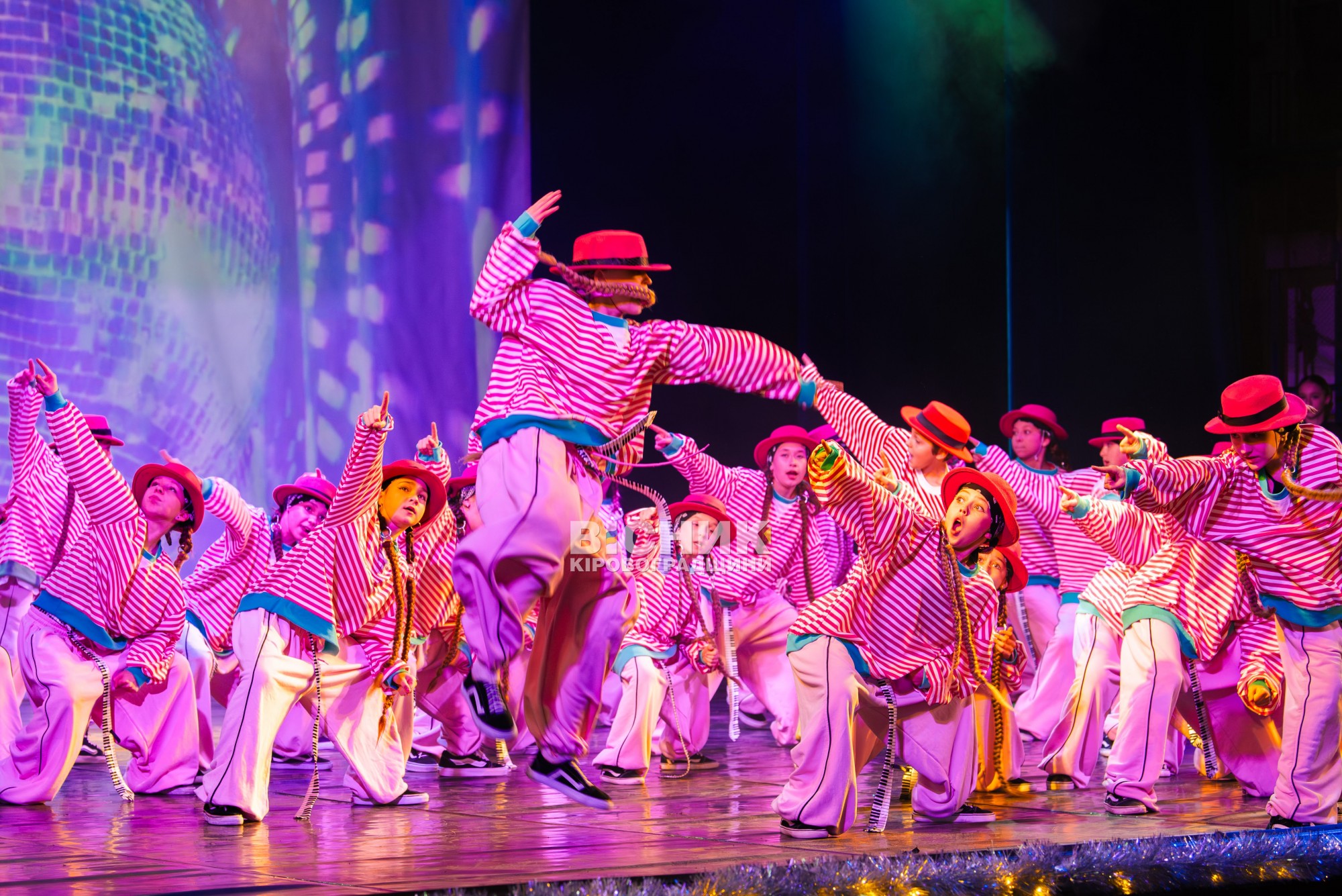 Миколай завітав до філармонії: у Кропивницькому відбувся святковий концерт для дітей Миколай завітав до філармонії: у Кропивницькому відбувся святковий концерт для дітей