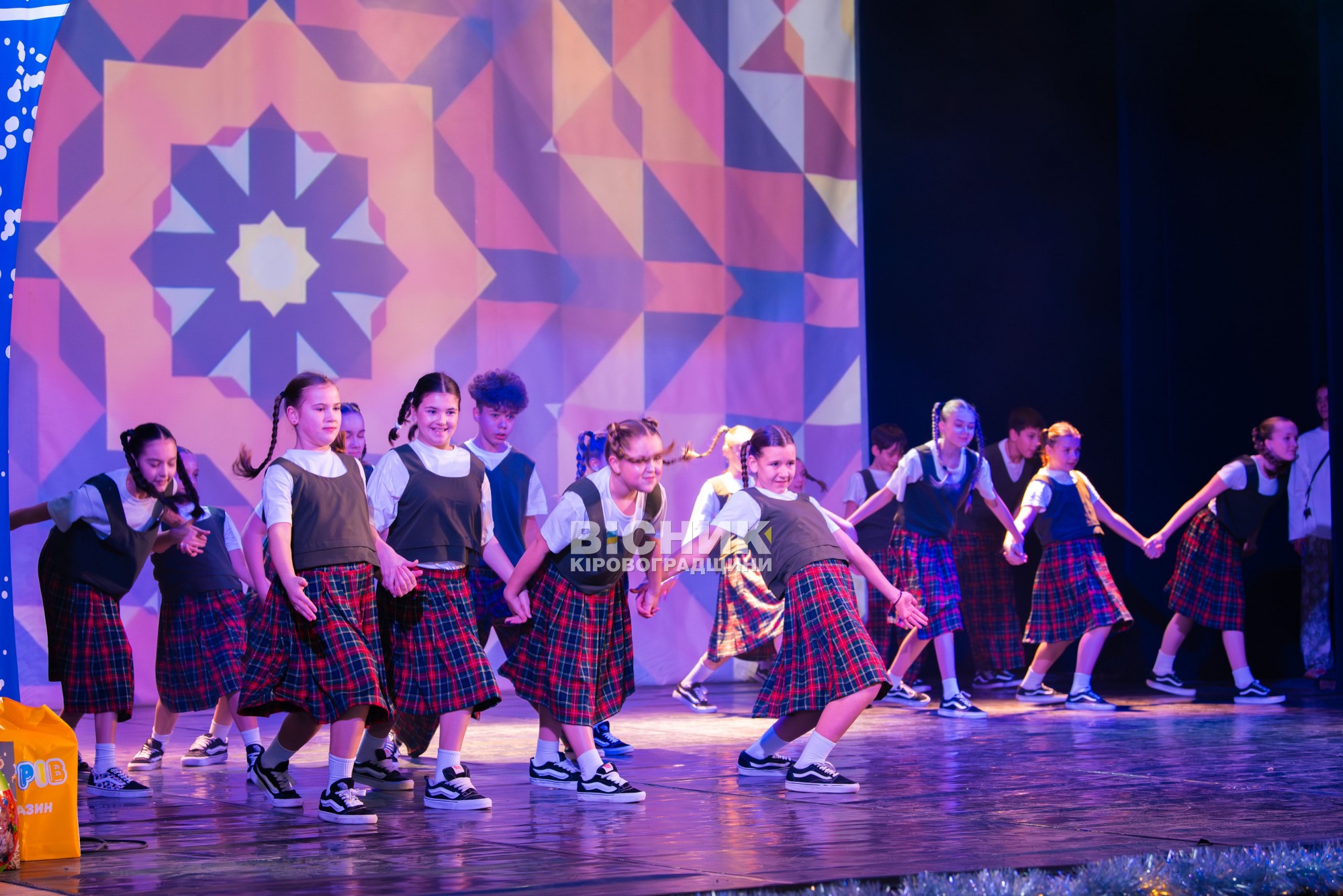 Миколай завітав до філармонії: у Кропивницькому відбувся святковий концерт для дітей Миколай завітав до філармонії: у Кропивницькому відбувся святковий концерт для дітей