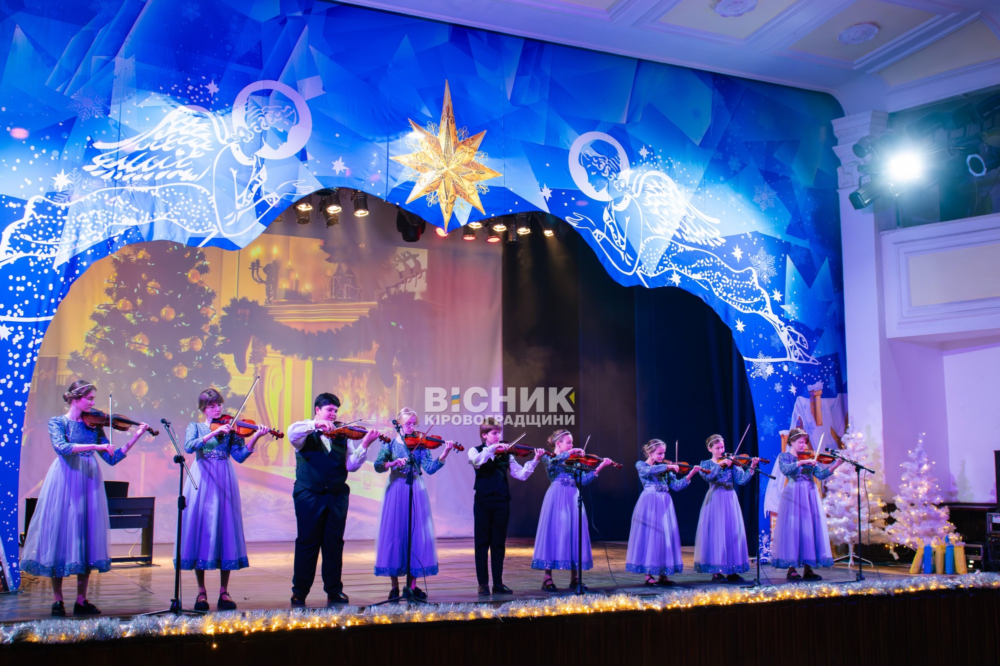 Миколай завітав до філармонії: у Кропивницькому відбувся святковий концерт для дітей Миколай завітав до філармонії: у Кропивницькому відбувся святковий концерт для дітей