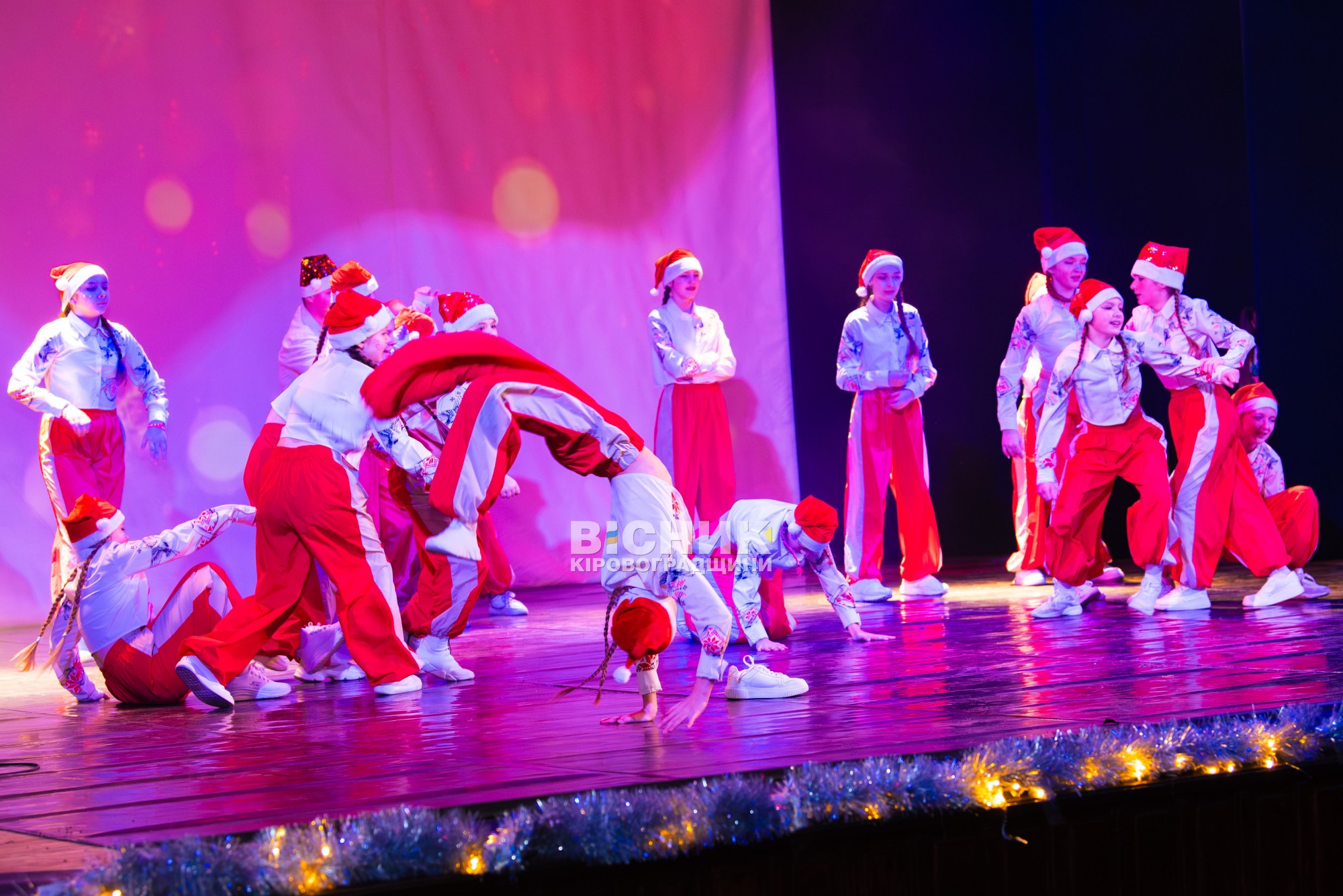 Миколай завітав до філармонії: у Кропивницькому відбувся святковий концерт для дітей Миколай завітав до філармонії: у Кропивницькому відбувся святковий концерт для дітей