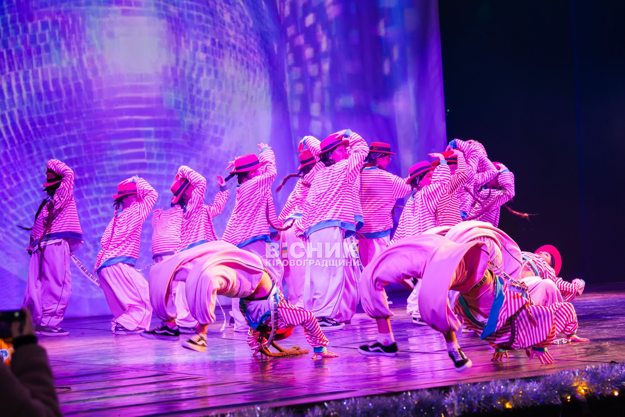 Миколай завітав до філармонії: у Кропивницькому відбувся святковий концерт для дітей Миколай завітав до філармонії: у Кропивницькому відбувся святковий концерт для дітей